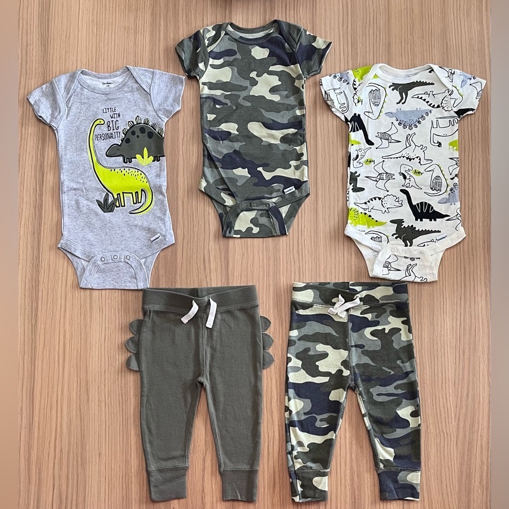 Gerber, baby Dino set, 3 short sleeve onesies + 2 pants, 3-6 months